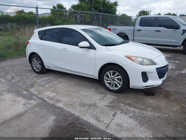 Salvage Mazda Mazda3 Image