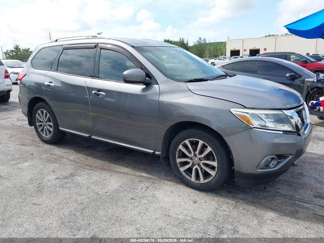 Salvage Nissan Pathfinder Image