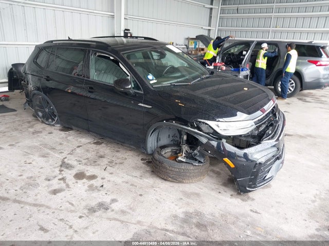 Salvage Volkswagen Tiguan Image