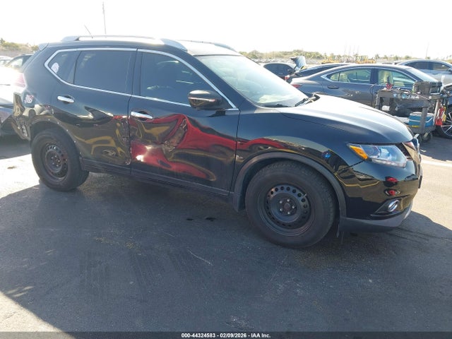 Salvage Nissan Rogue Image