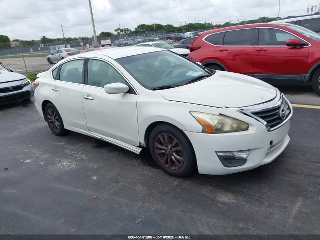 Salvage Nissan Altima Image