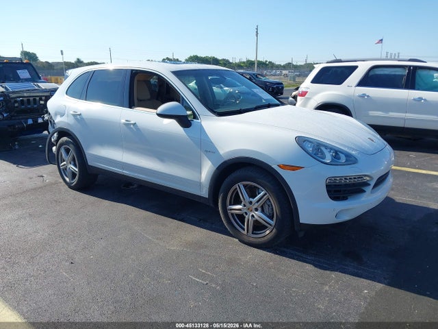 Salvage Porsche Cayenne Hybrid Image