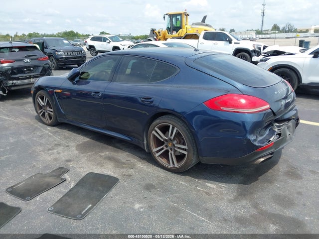 Porsche Panamera 4