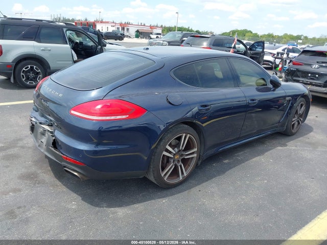 Porsche Panamera 4