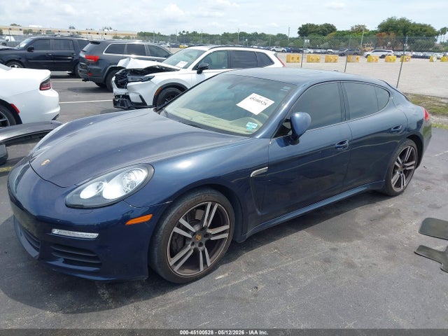 Porsche Panamera 4