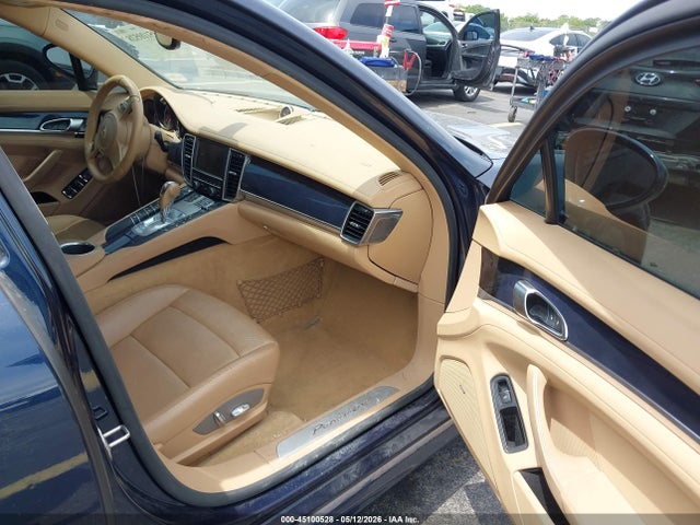 Porsche Panamera 4