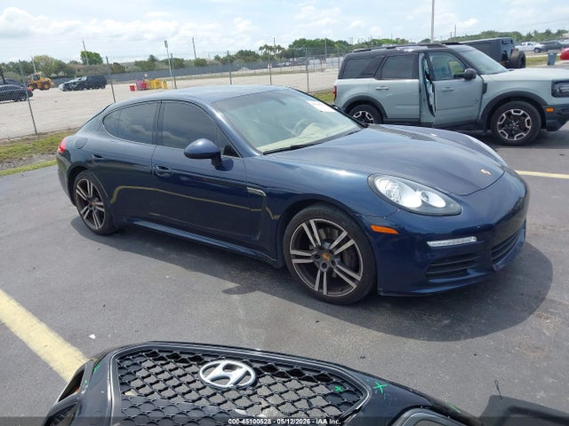Salvage Porsche Panamera Image