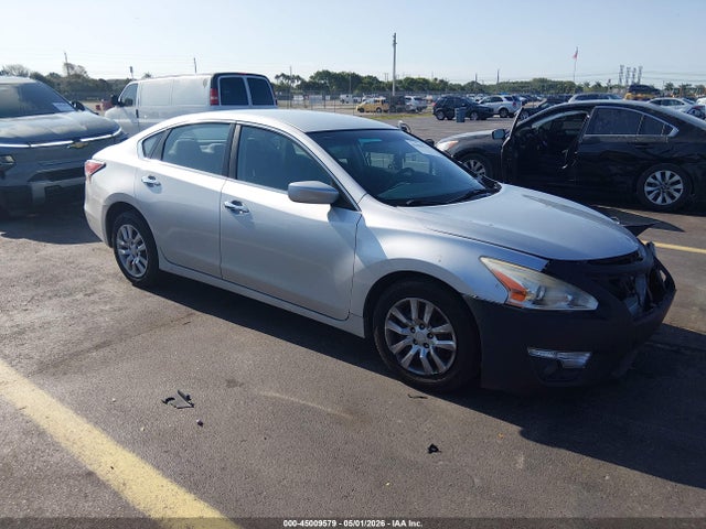 Salvage Nissan Altima Image
