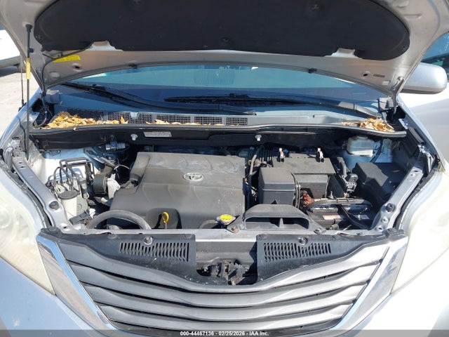 Toyota Sienna Xle V6 8 Passenger
