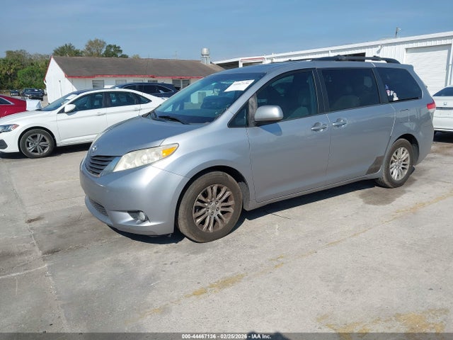 Toyota Sienna Xle V6 8 Passenger