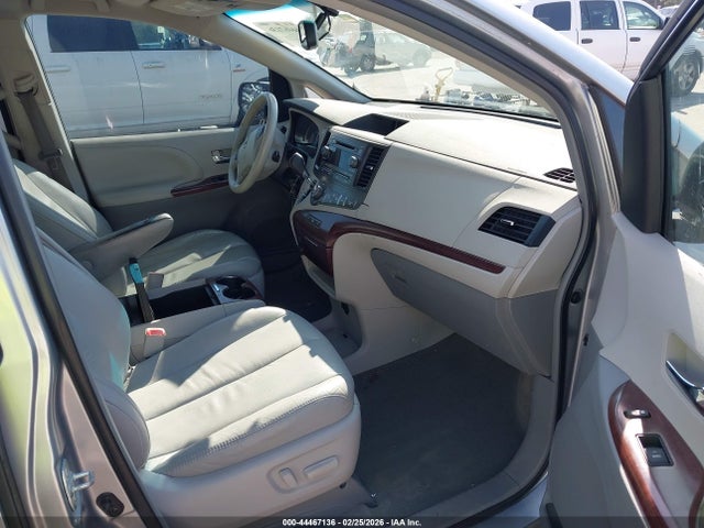 Toyota Sienna Xle V6 8 Passenger
