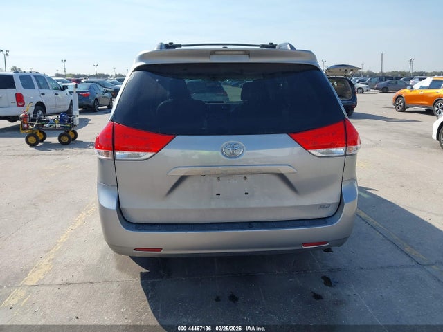 Toyota Sienna Xle V6 8 Passenger