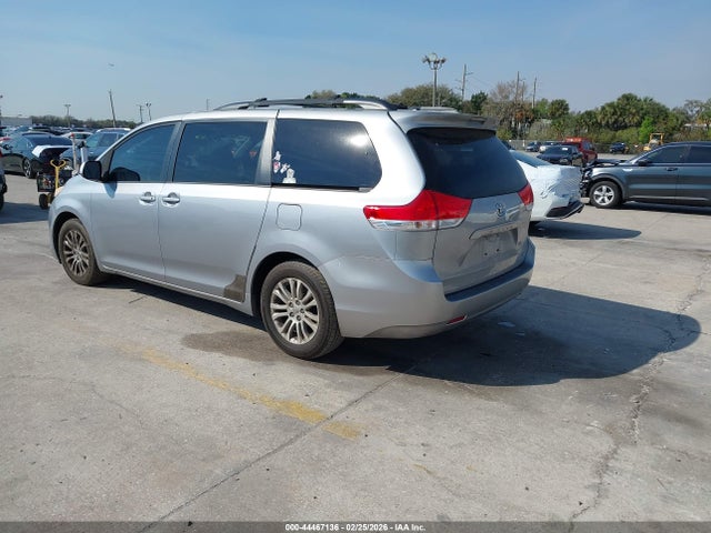 Toyota Sienna Xle V6 8 Passenger
