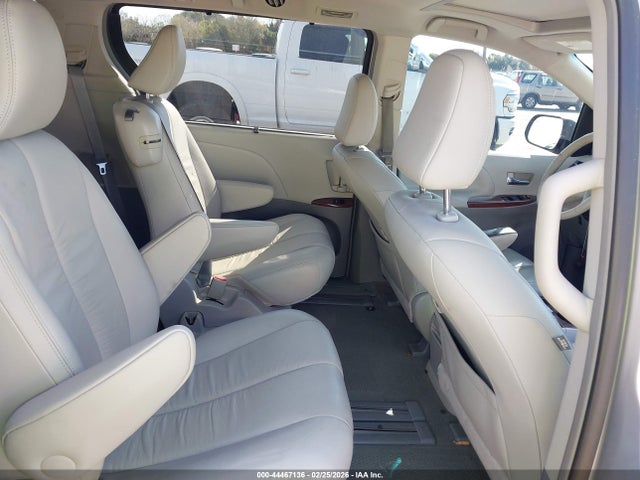 Toyota Sienna Xle V6 8 Passenger
