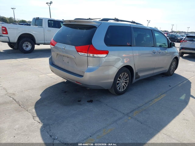 Toyota Sienna Xle V6 8 Passenger