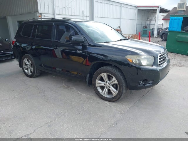 Salvage Toyota Highlander Image
