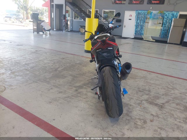 Aprilia Tuono V4 1100 Factory