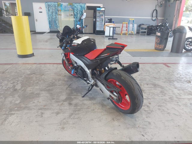 Aprilia Tuono V4 1100 Factory