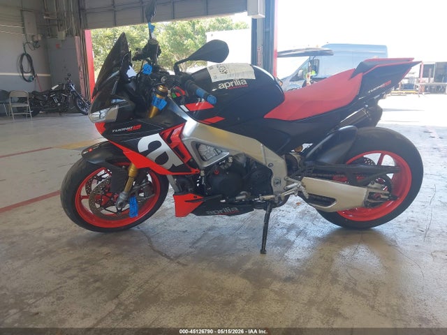 Aprilia Tuono V4 1100 Factory