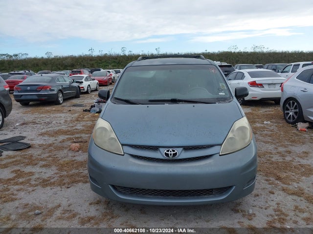 Toyota Sienna Ce