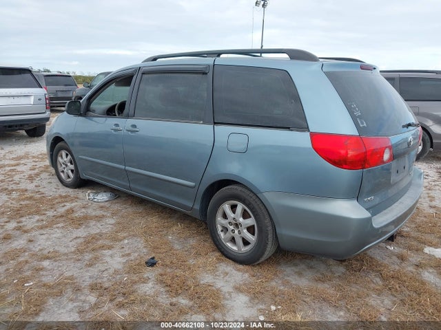 Toyota Sienna Ce