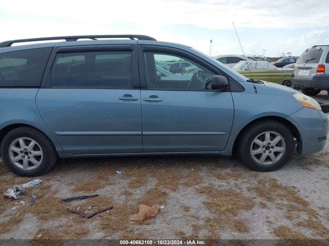 Toyota Sienna Ce