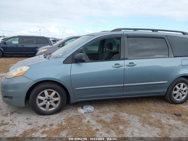 Toyota Sienna Ce