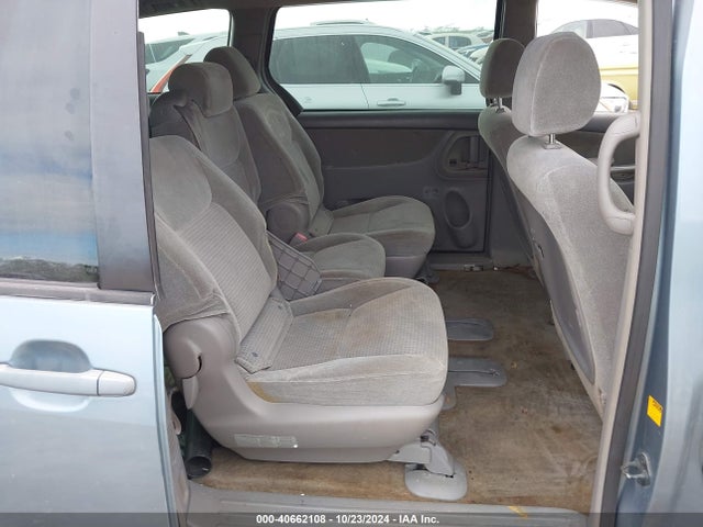 Toyota Sienna Ce