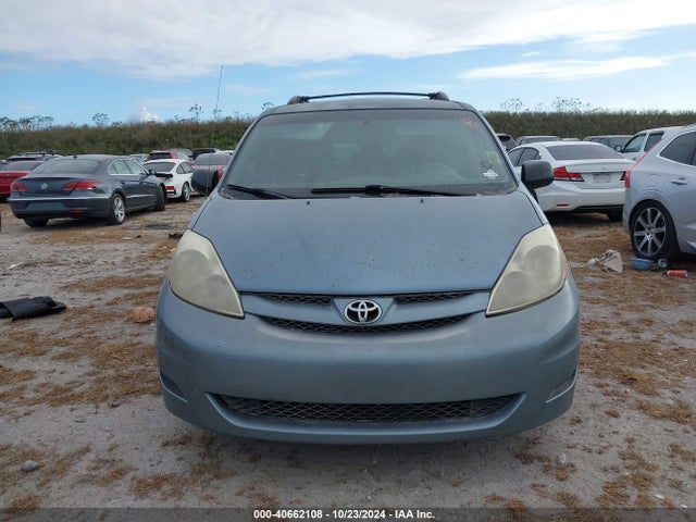 Toyota Sienna Ce