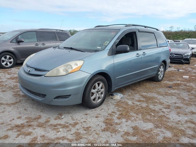 Toyota Sienna Ce
