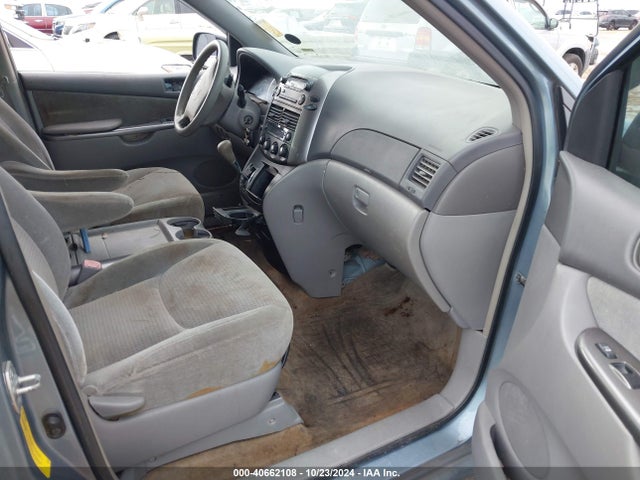 Toyota Sienna Ce