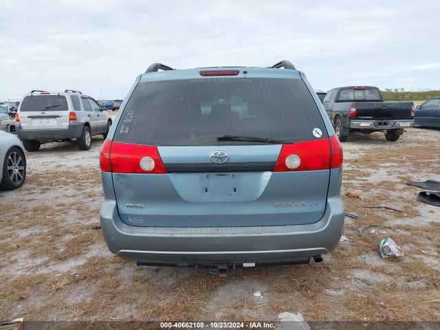Toyota Sienna Ce