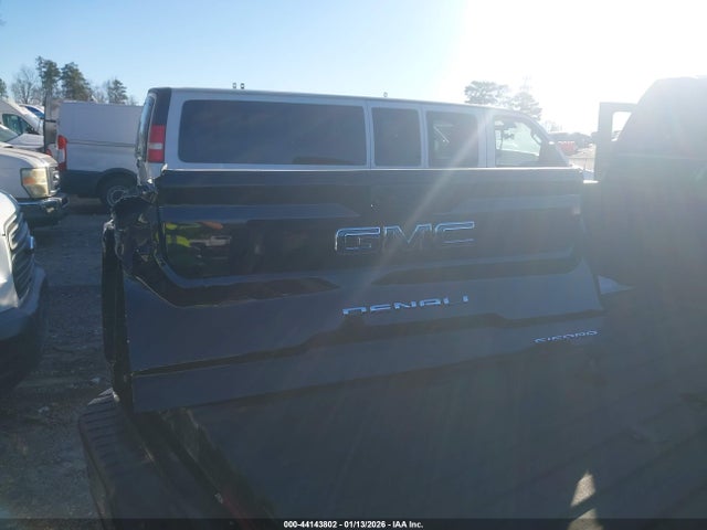 General Motors Sierra 3500HD 4wd  Long Bed Denali Ultimate
