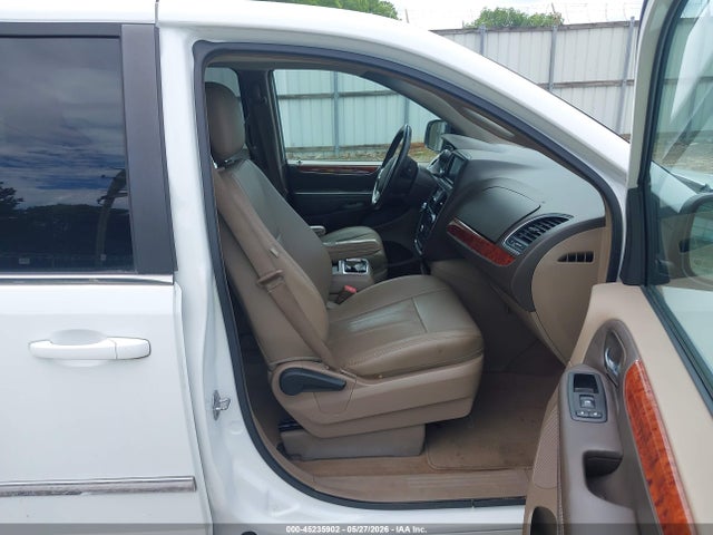 Chrysler Town & Country Touring