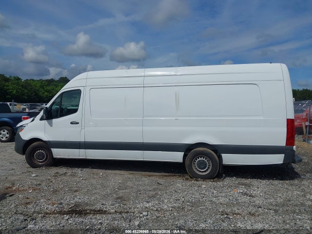 Mercedes-Benz Sprinter 2500 High Roof 4-cyl Diesel