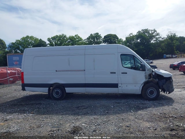 Mercedes-Benz Sprinter 2500 High Roof 4-cyl Diesel
