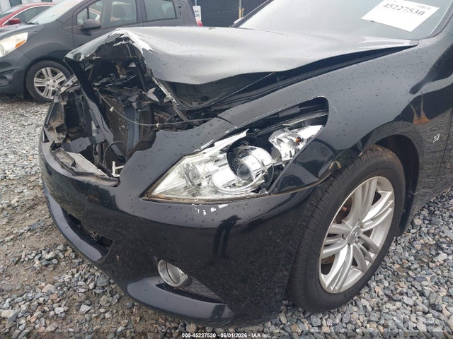 INFINITI Q40