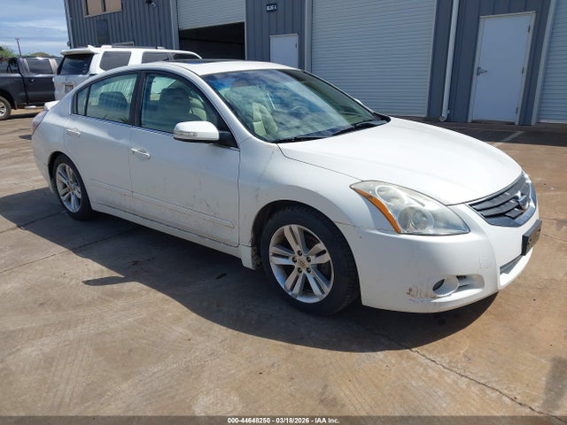 Salvage Nissan Altima Image