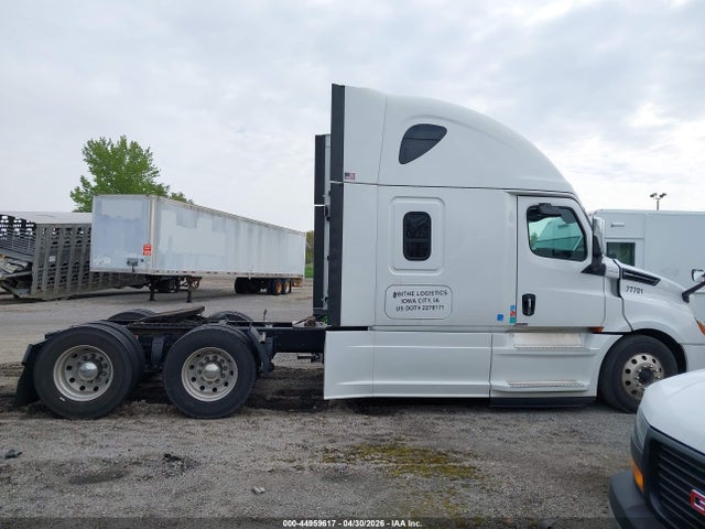 Freightliner New Cascadia 126