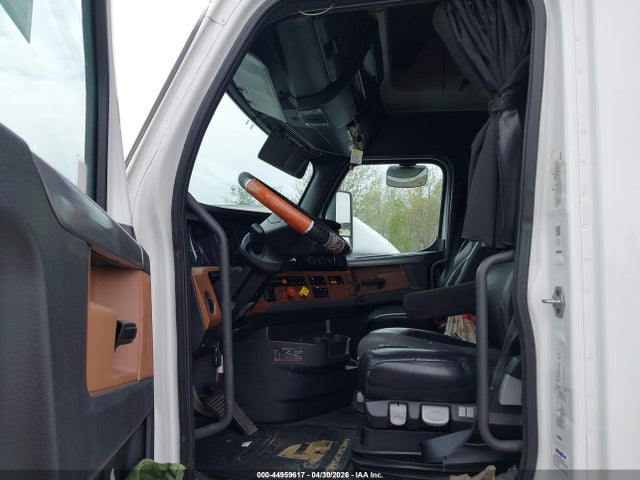Freightliner New Cascadia 126