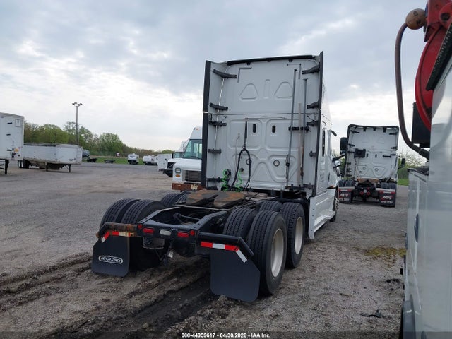 Freightliner New Cascadia 126