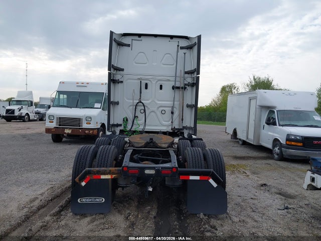 Freightliner New Cascadia 126