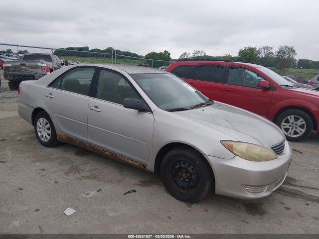 Salvage Toyota Camry Image