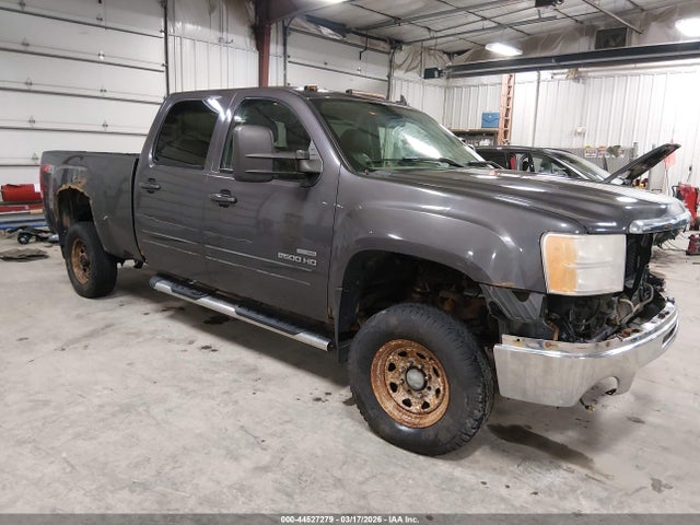 Salvage GMC Sierra 2500 Image