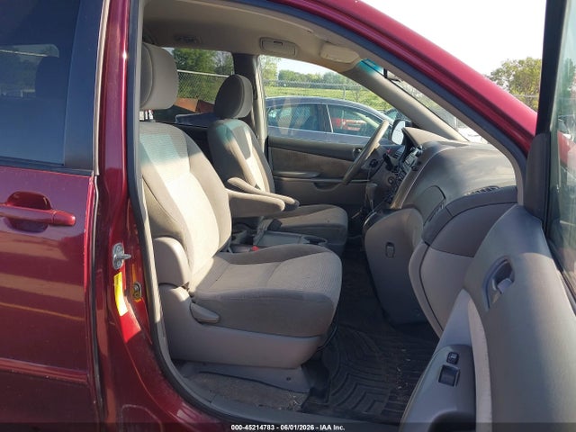 Toyota Sienna Le
