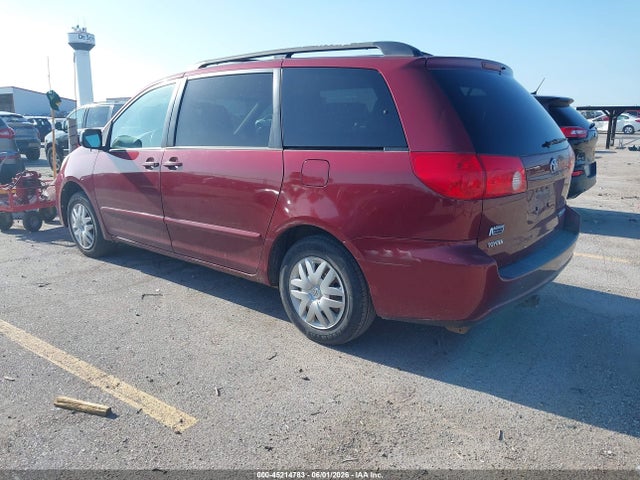 Toyota Sienna Le