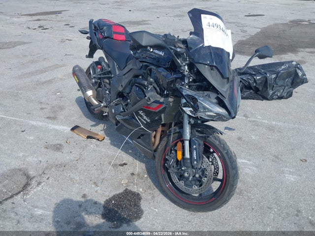 Salvage Kawasaki Zx1002 Image