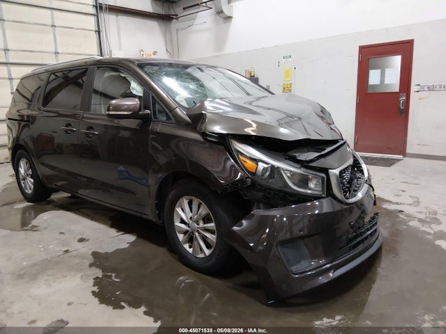 Salvage Kia Sedona Image
