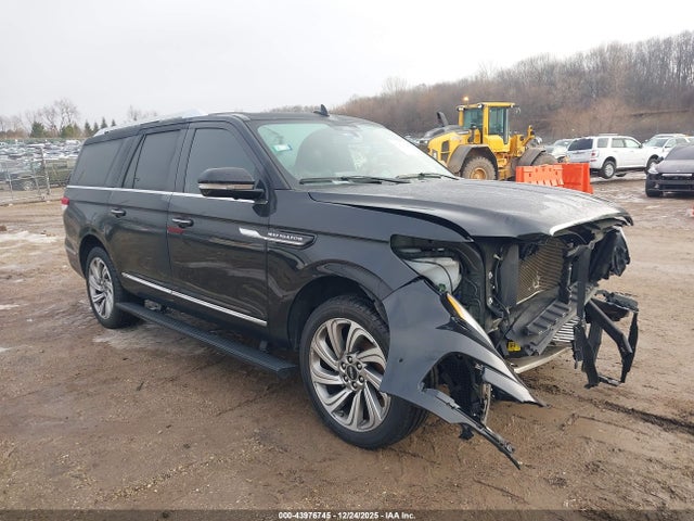 Salvage Lincoln Navigator Image