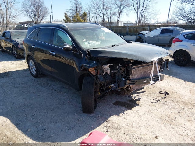 Salvage Kia Sorento Image